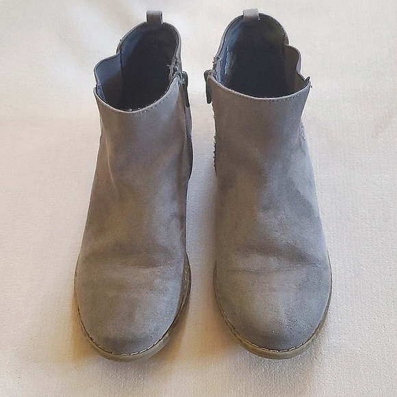 Old Navy Girls Grey Faux Suede Inner Zipper Ankle Boots Size 3 - Picture 4 of 10